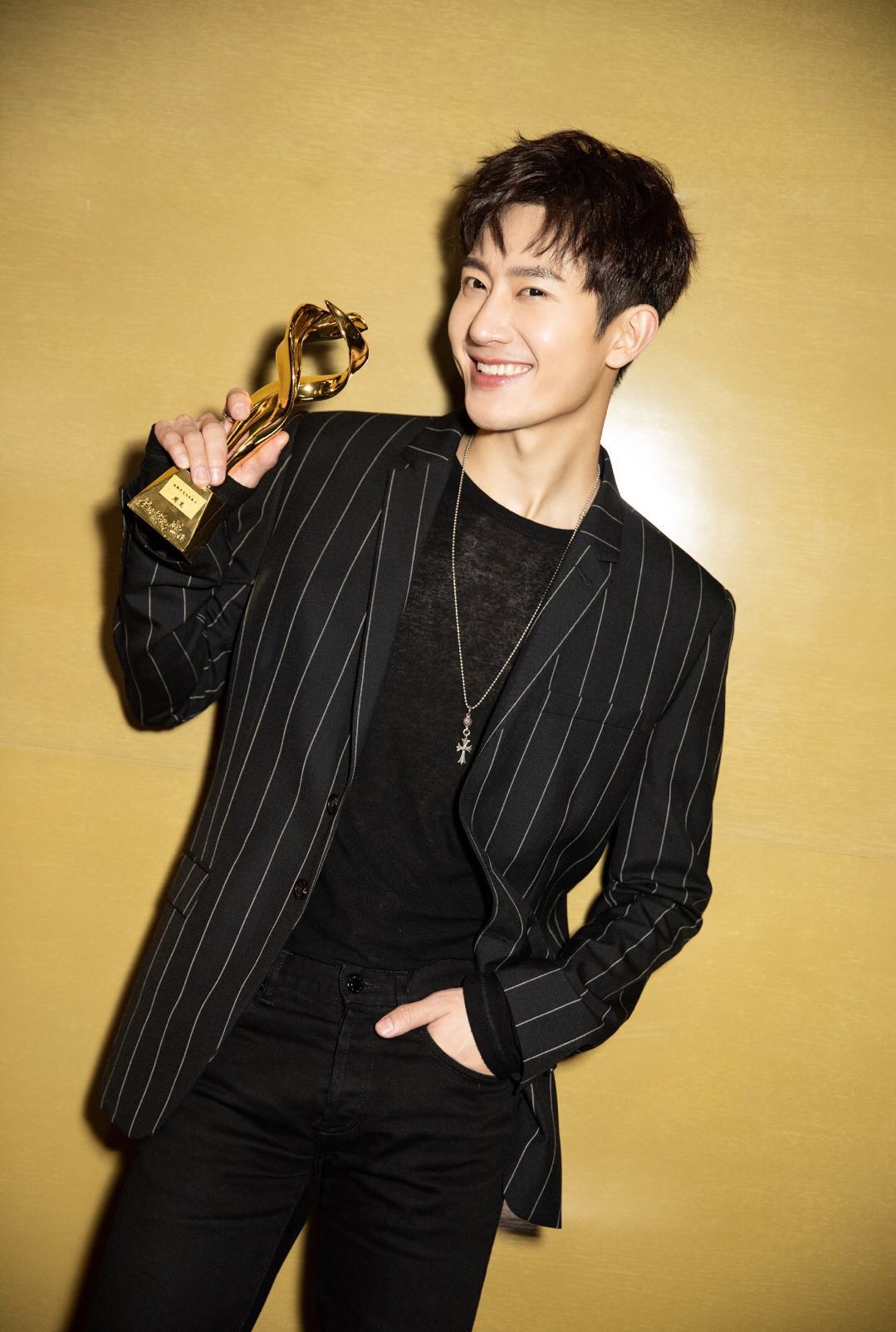 周觅丝路盛典传递榜样力量坚持原创飞跃歌手实至名归