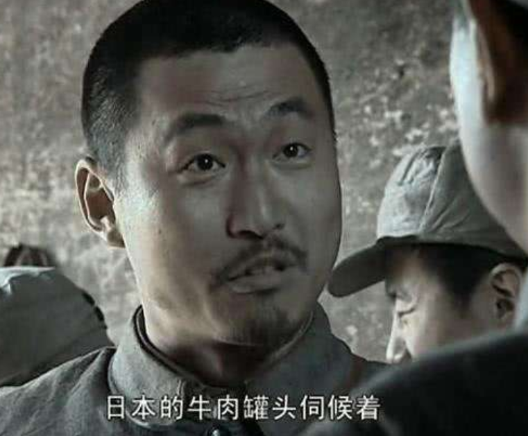 《亮剑》张大彪天天牛肉罐头伺候着,为何团长李云龙只能啃大饼