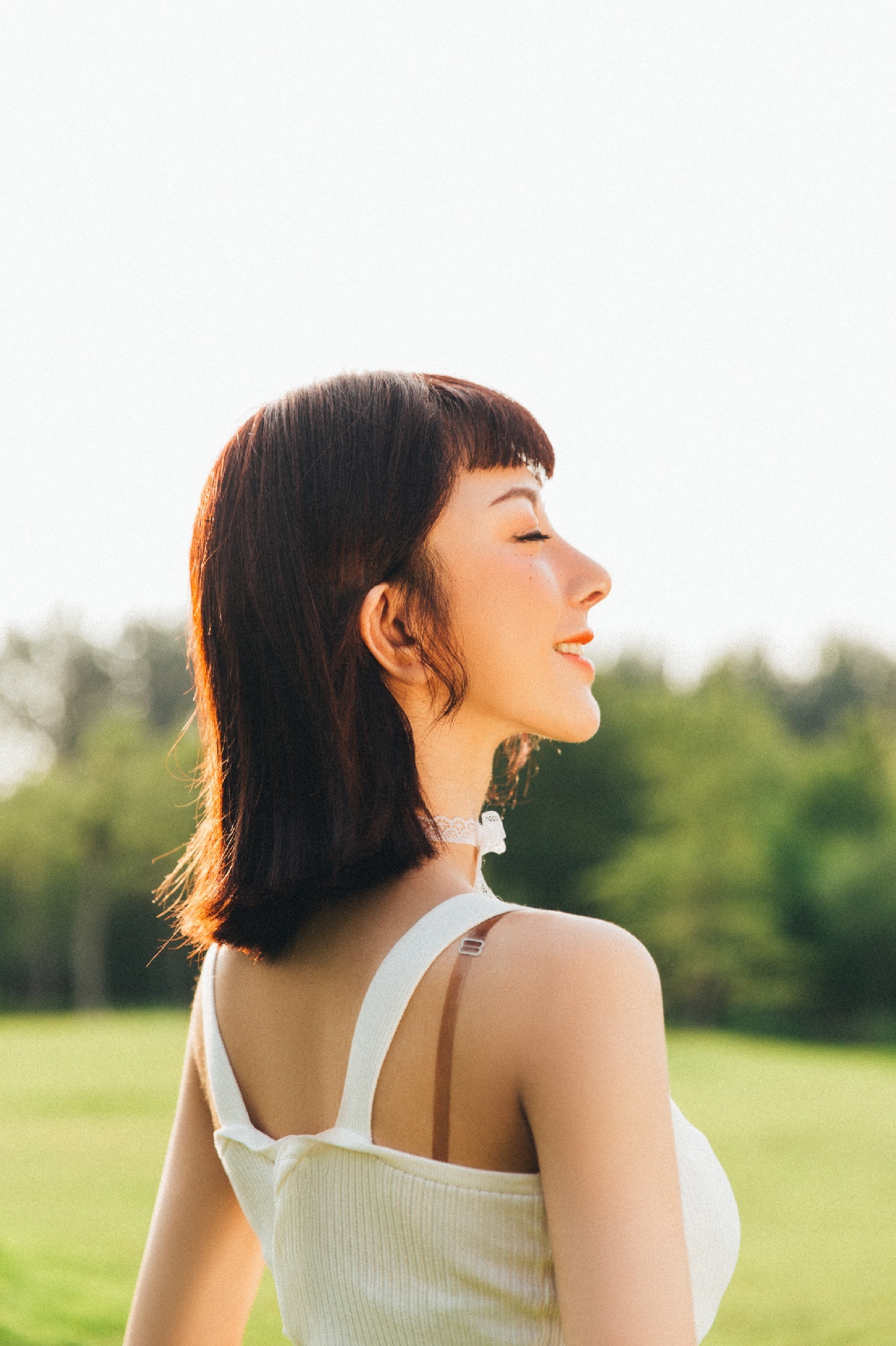 美图摄影:抓住最后一缕阳光 俏皮可爱的清瘦女孩!