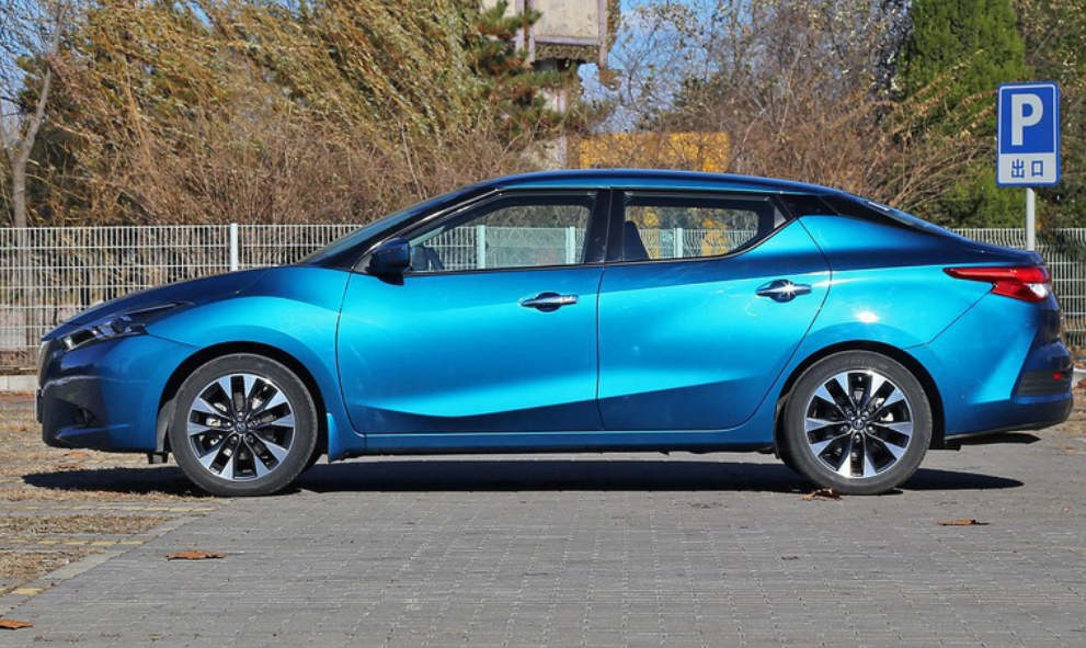 这款车门的形状设计的特别好看,做工也是很不错,采