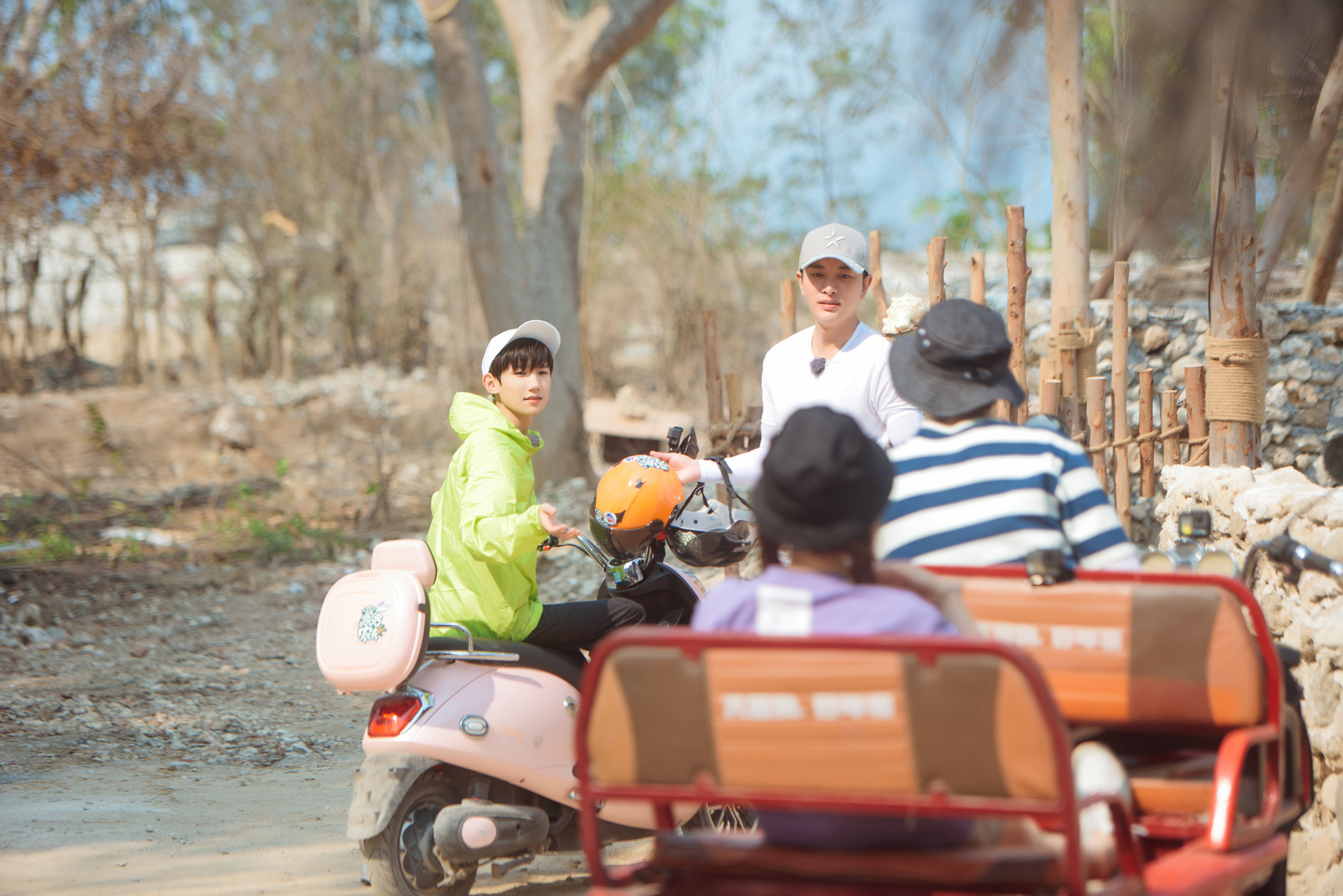 王源成哈哈农夫"海岛少年" 骑摩托带贾乃亮环岛兜风