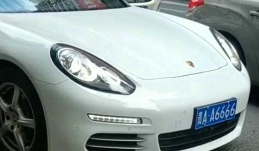 老干妈家的66666保时捷,车牌值135万,平时儿媳开着用?