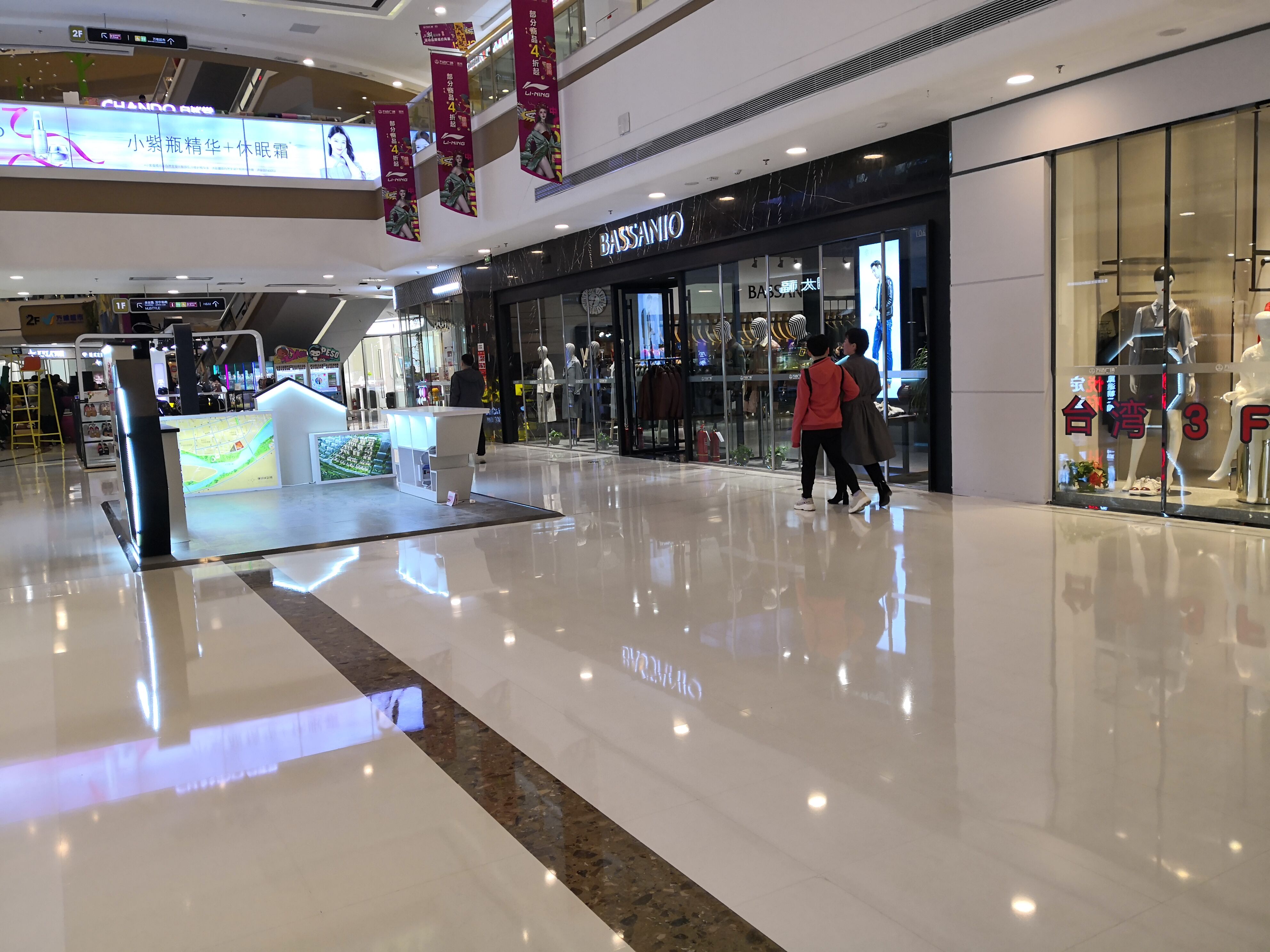 强邻衰落,锦州这家商场却没有火起来!