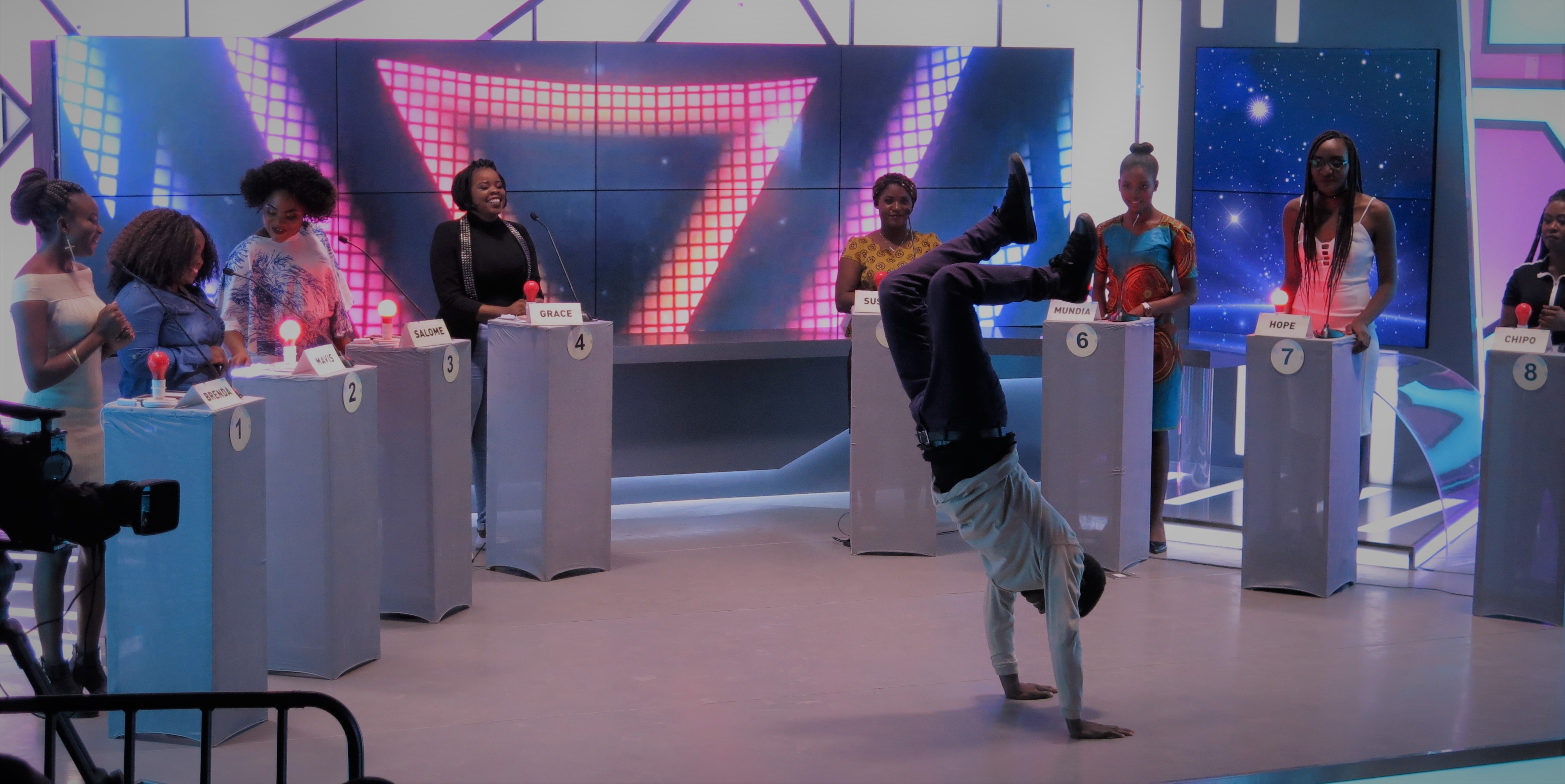 非洲这款节目爆火!网友一看傻眼了,这不是简化《非诚勿扰》吗?