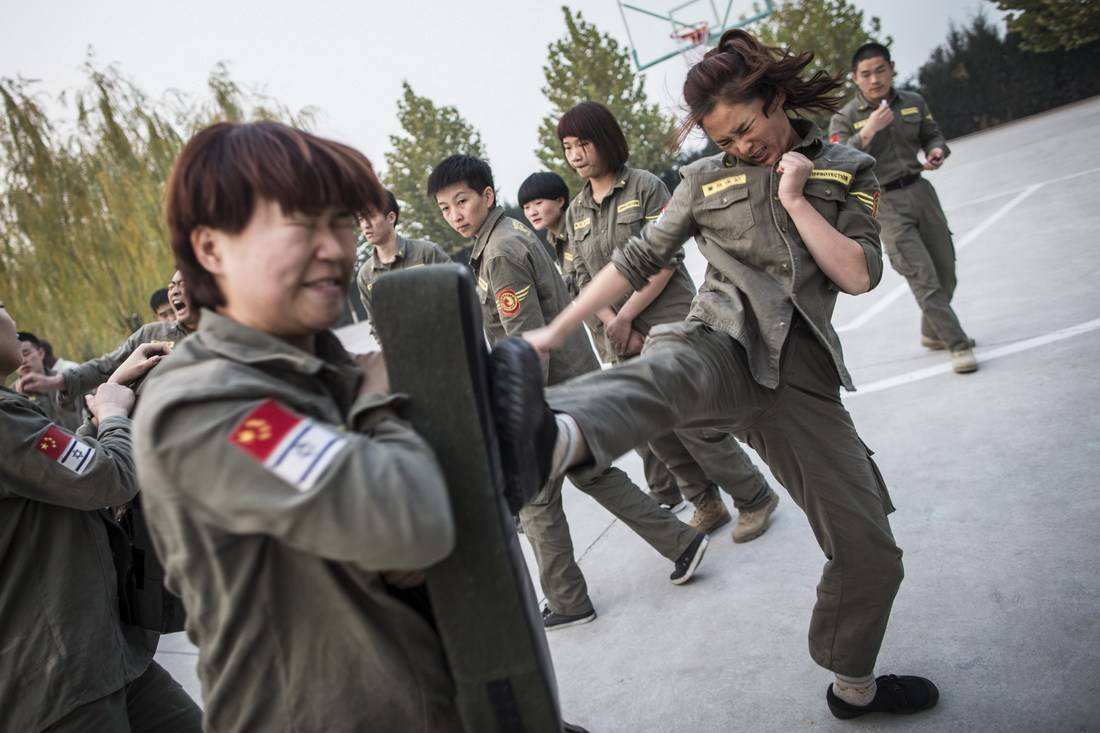 中国女保镖第一人,随身携带一件武器,4年里从没有失过手