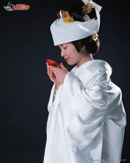 日本女性结婚穿的"白无垢"装,这么多明星中,还是山口百惠最美