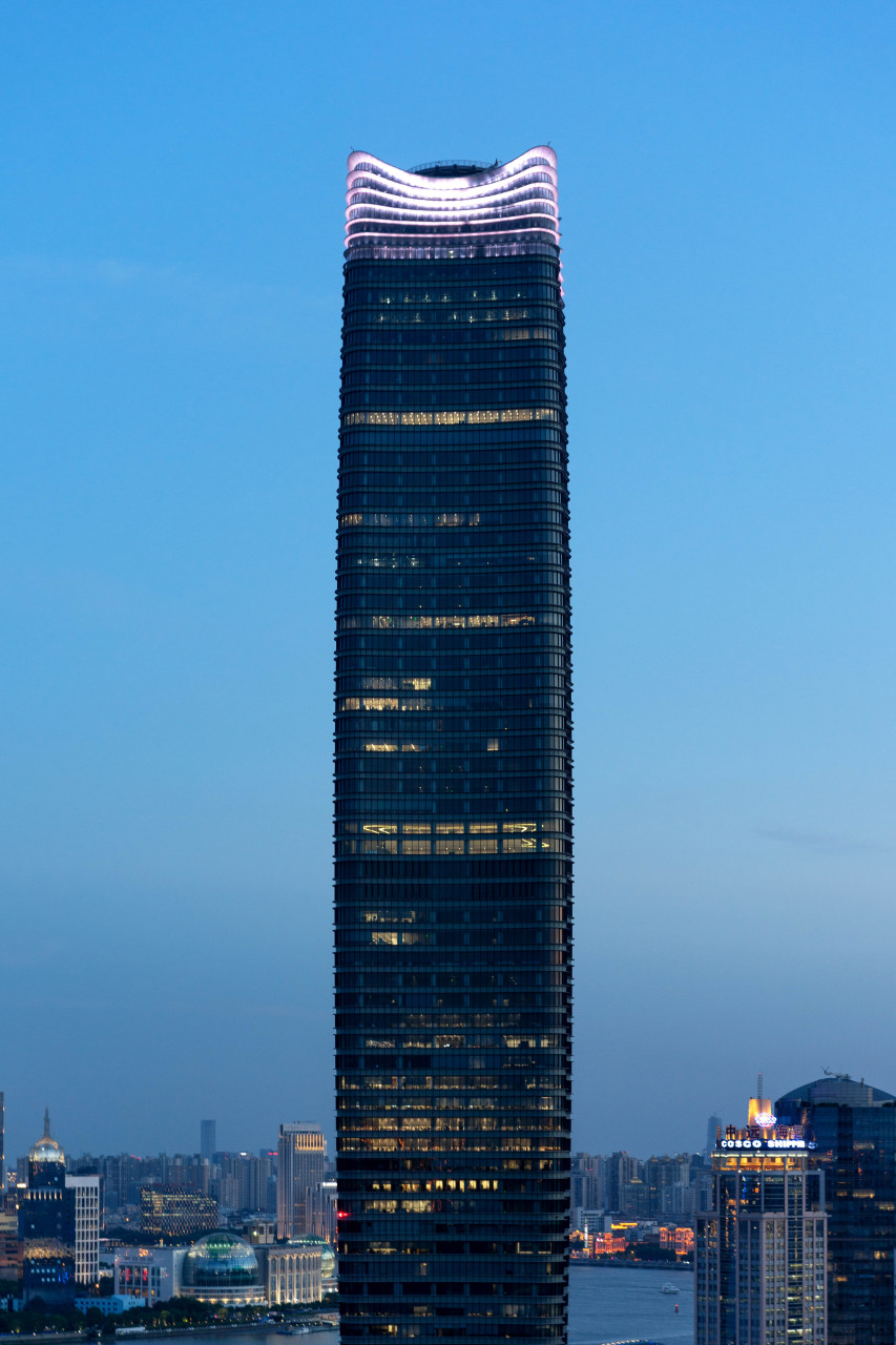 上海虹口白玉兰广场,浦西第一高楼,形状像电影「异形」中抱脸虫的卵.#