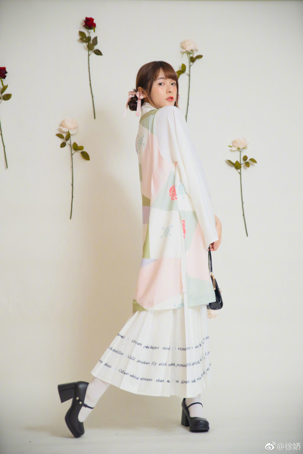 徐娇宣传汉服,仍遭汉服圈排挤?网友:站在道德的制高点上不冷吗