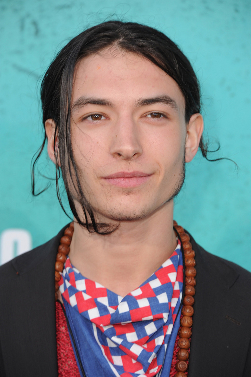 埃兹拉米勒被指曾控制未成年少女