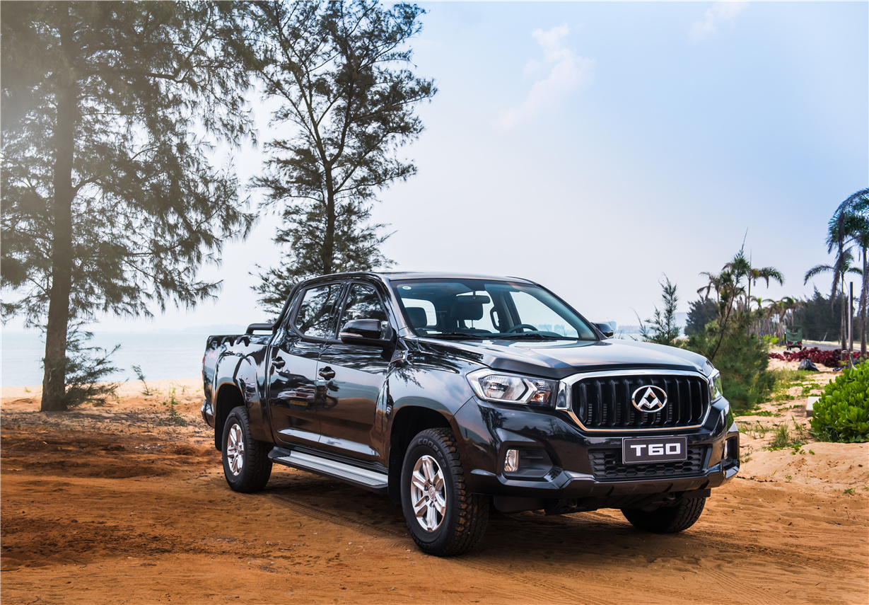 比风骏6的空间还大,外形时尚的大通t60,价格比纳瓦拉还实在!