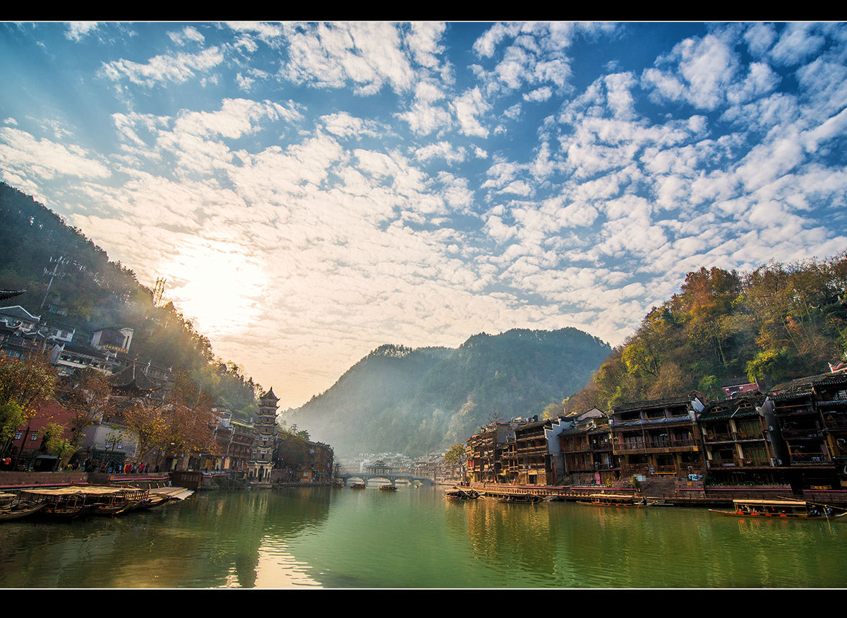 除了湘西万名塔,海口火山口公园以外,这些风景独好的旅游休闲场所你听