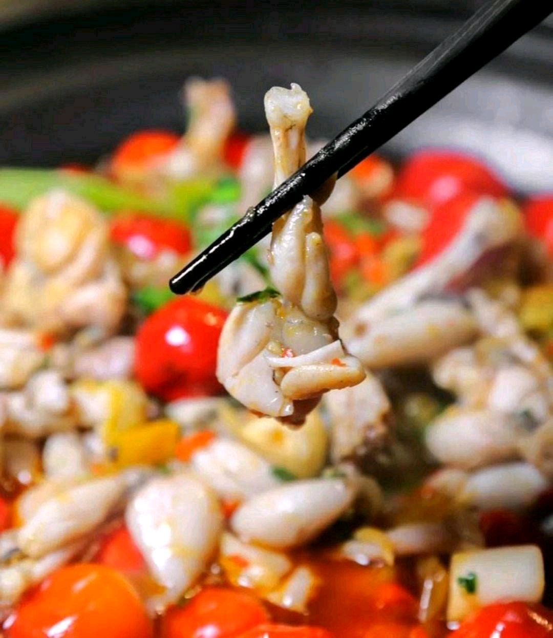 "泡椒牛蛙"会吃不会做,我来教你 步骤简单,鲜香美味,唇齿留香