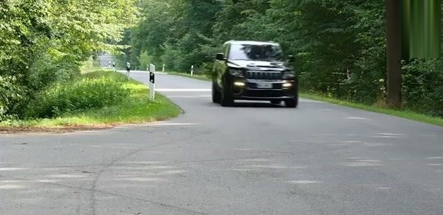 身價上億宋小寶,低調樸實卻購千萬豪車,比師傅趙本山座駕還要貴