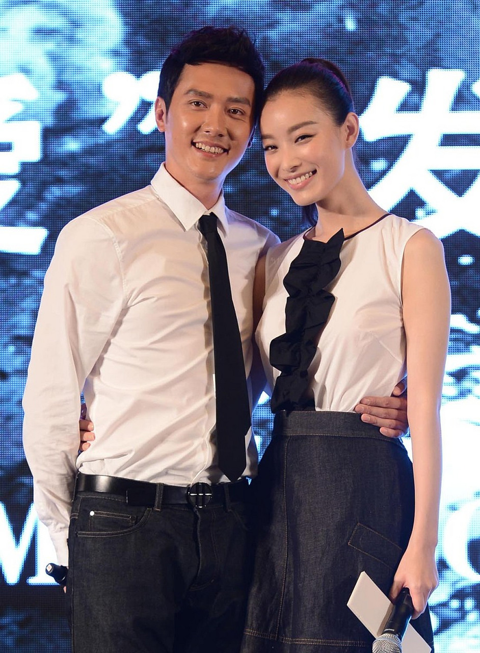 当年二十四岁的倪妮和三十四岁的冯绍峰高调宣布恋情,两人爱得轰轰烈