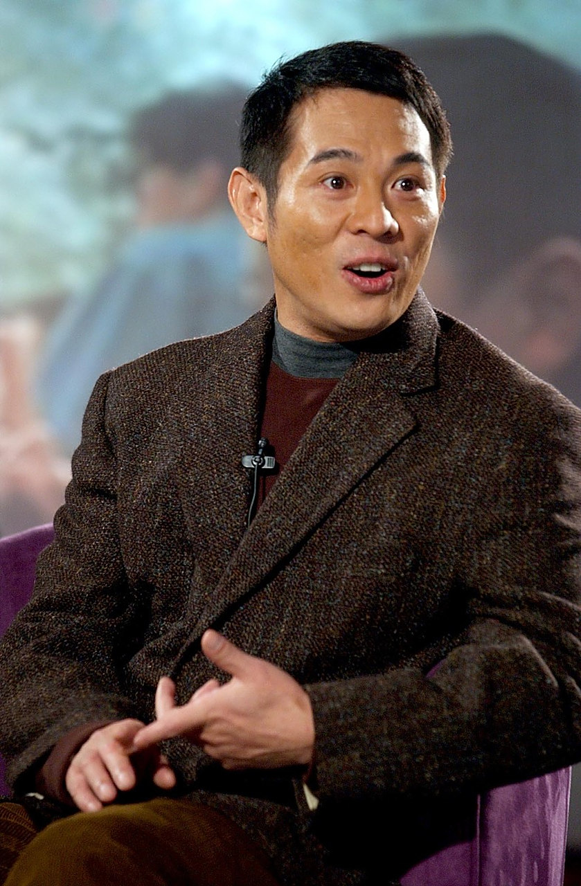 没想到李连杰不红脸,而是真诚地回答了问题.