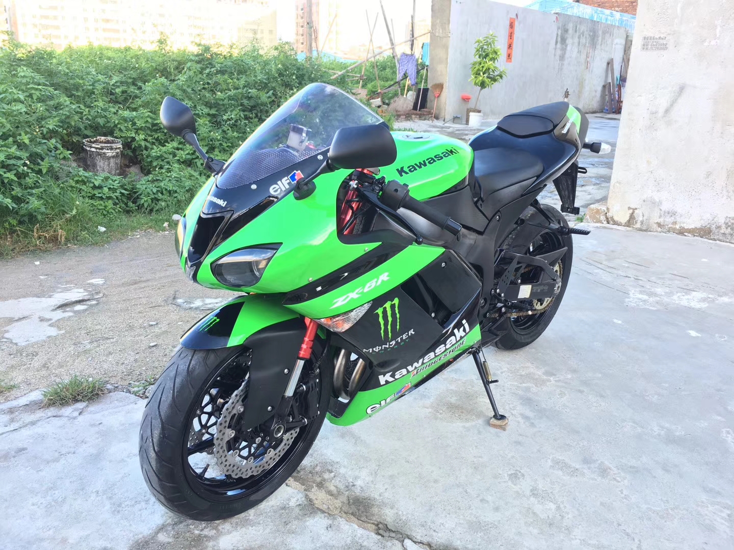 实拍川崎老款zx6r,很难想象这是十年前的车!
