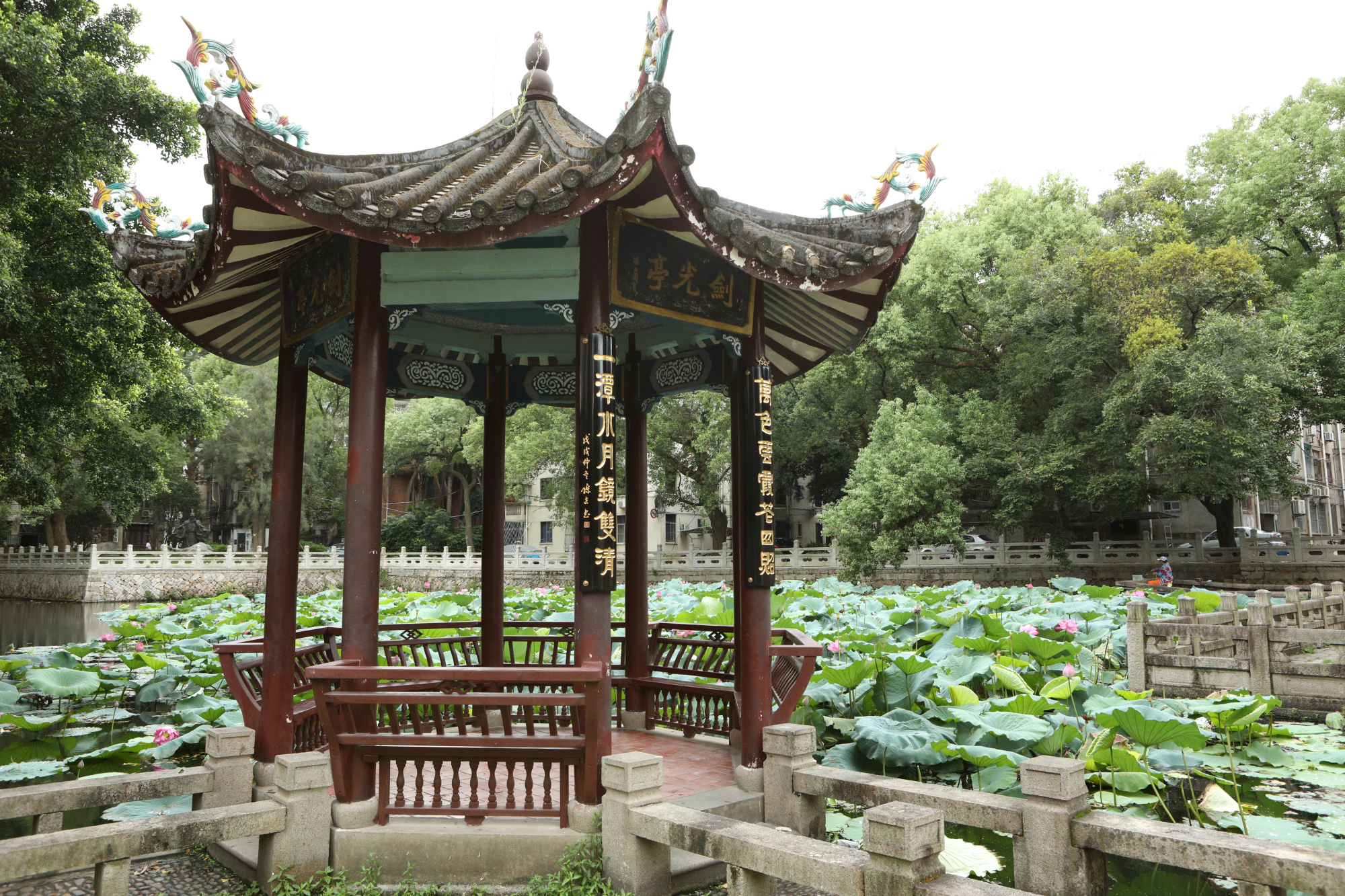 福州冶山春秋园,欧冶子曾经铸剑的地方,园内有许多古迹