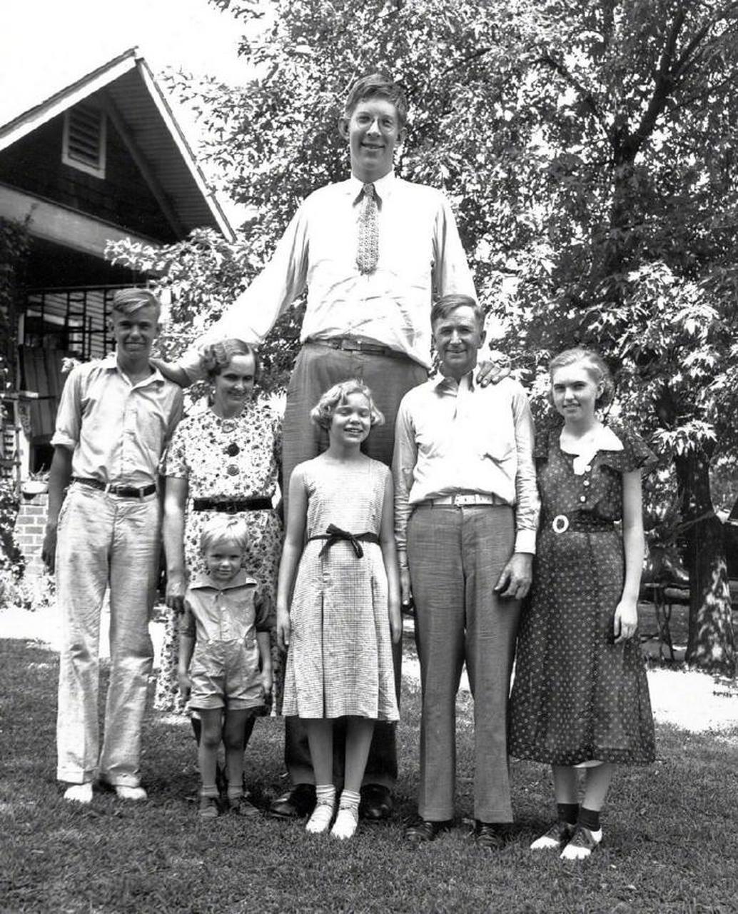历史上最高的人 robert wadlow(1918 1940,他身高2.
