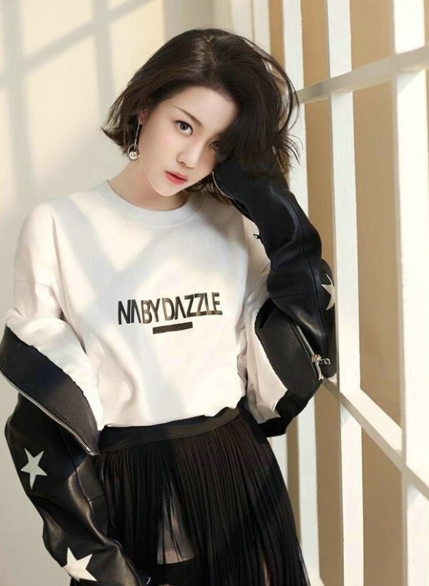 同为艺人,为何李芮溪不火,网友:不是不火,是没热巴可爱活泼