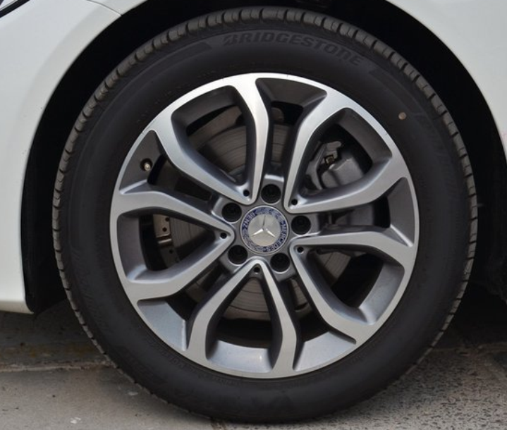 除了胎噪,要是厂家能用稍微静音点的轮胎会更好.