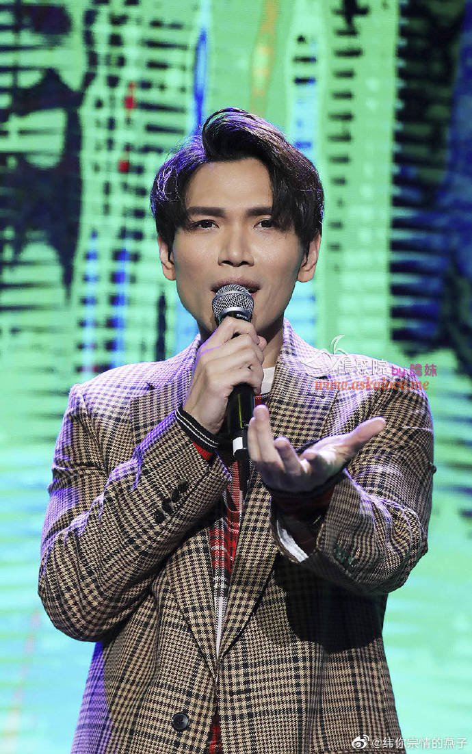 #学着过年# #鼠年新愿# #杨宗纬背光# 杨宗纬《我变了,我没变》,温暖