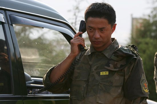 他是荧幕上的硬汉,生活中的十足好男人,娶日本妻子如今幸福美满