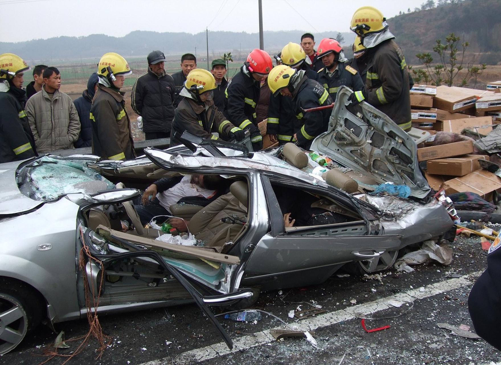 最近,一起悲剧性的交通事故在湖南上演,4辆车相撞,造成1人死亡,2人