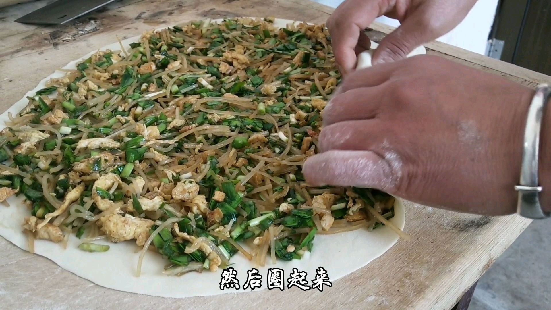 今天吃蒸菜卷,是打小就喜欢吃,有的时候一顿吃几个,蘸醋吃更香