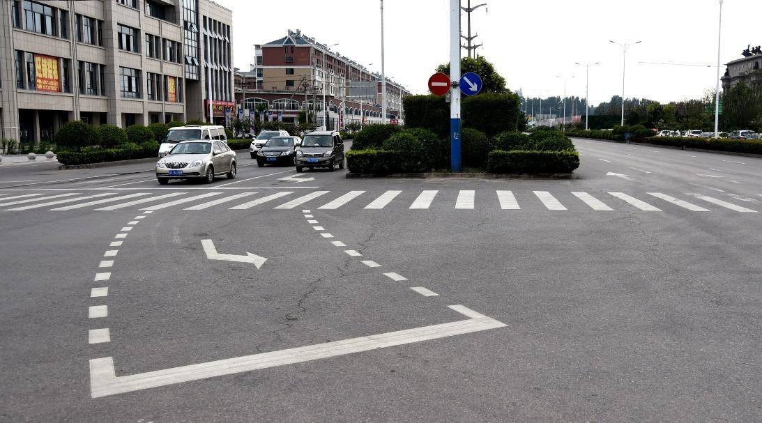 盘点5个容易违章的交通地标线,花几分钟学习下,早知道不吃亏