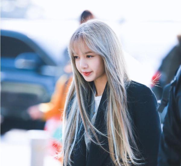 泰国女孩"银发"酷似真人芭比,关掉美颜后,简直判若两人