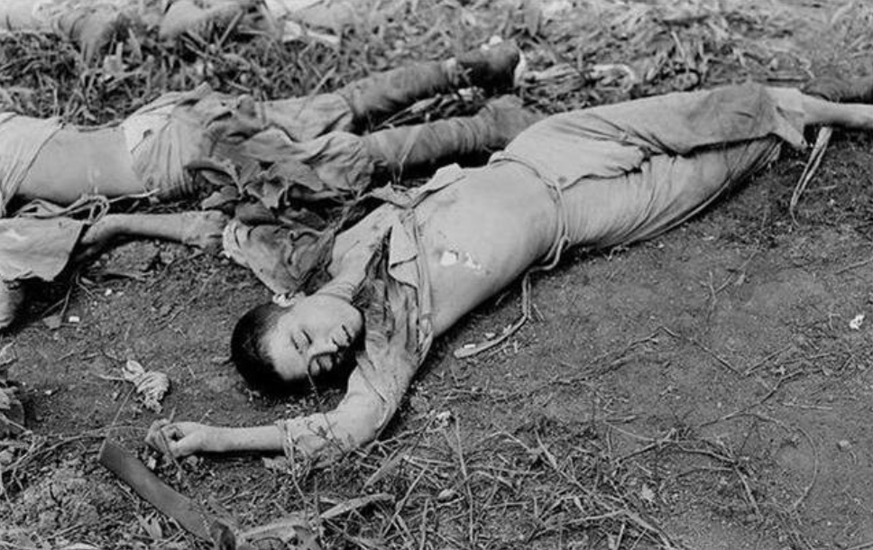 瓜岛战役日军惨状,上万人被活活饿死,最后竟化为骷髅