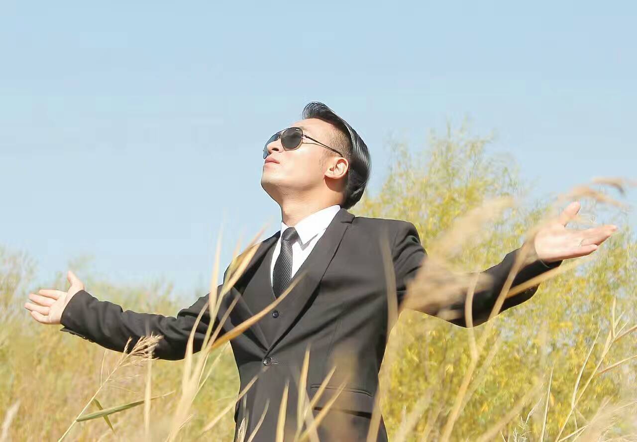 内向的人如何提高自己的沟通技巧,如何让自己的气场变得强大