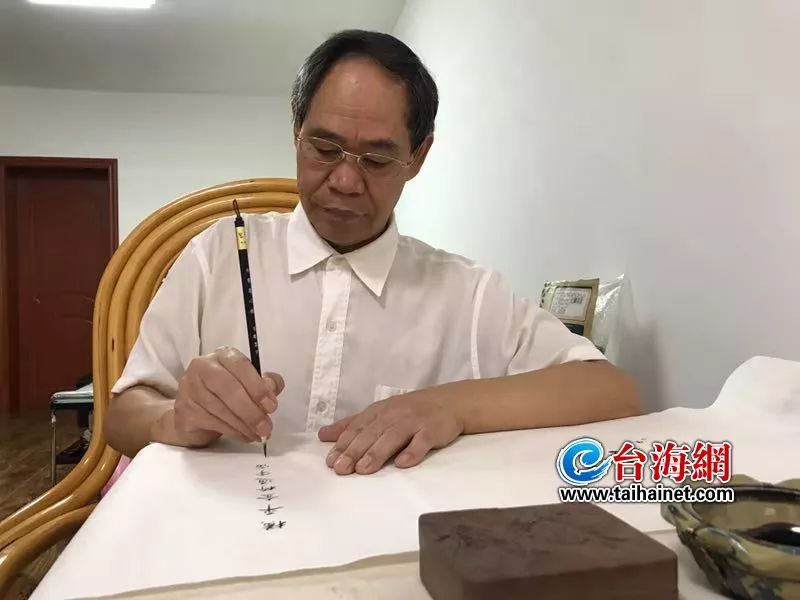 周忠海所抄写的书法作品已达700多万字,内容涵盖经典文学作品,优秀