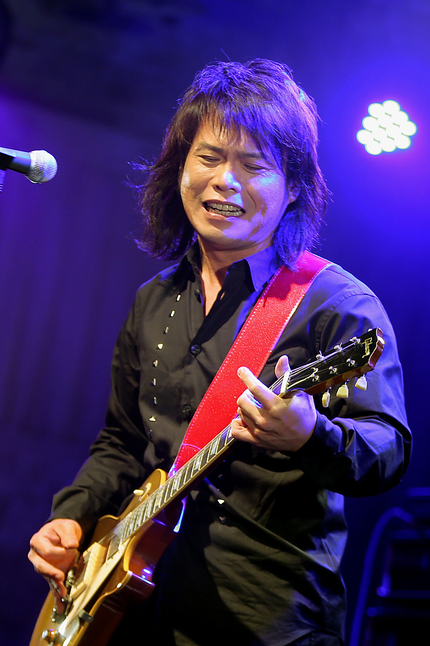 伍佰的音乐不仅仅是娱乐,更是一种情感的