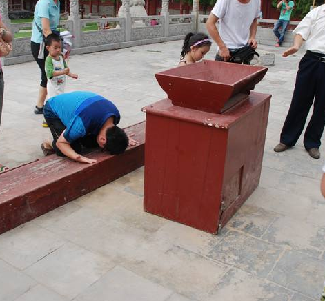 上香磕头只为心安
