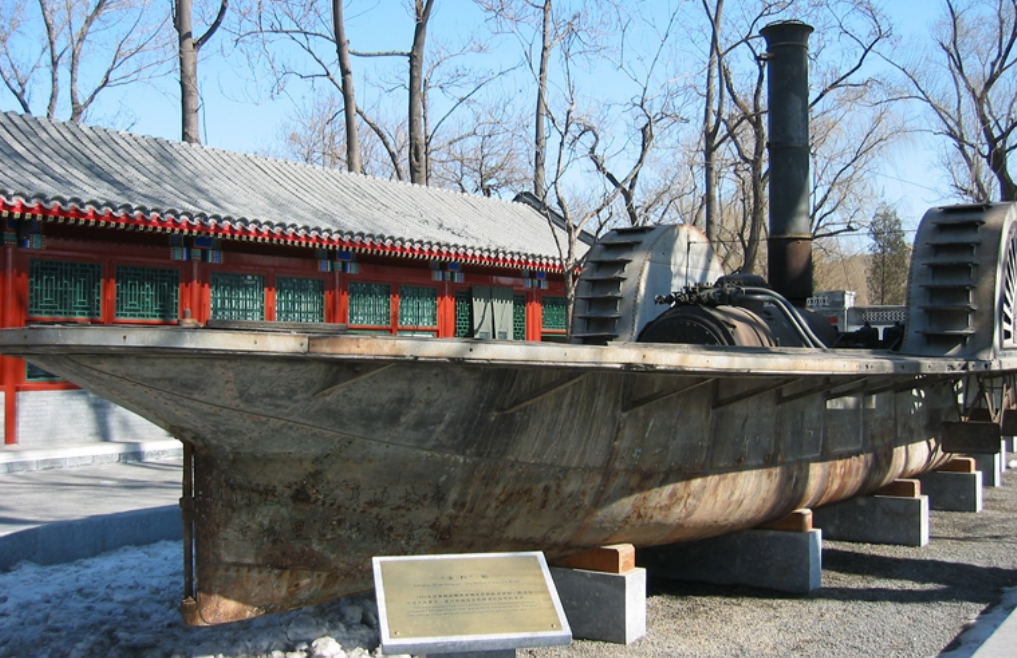 解放后由于这艘小火轮的特殊历史背景,一直处于不予保护的状态,文革