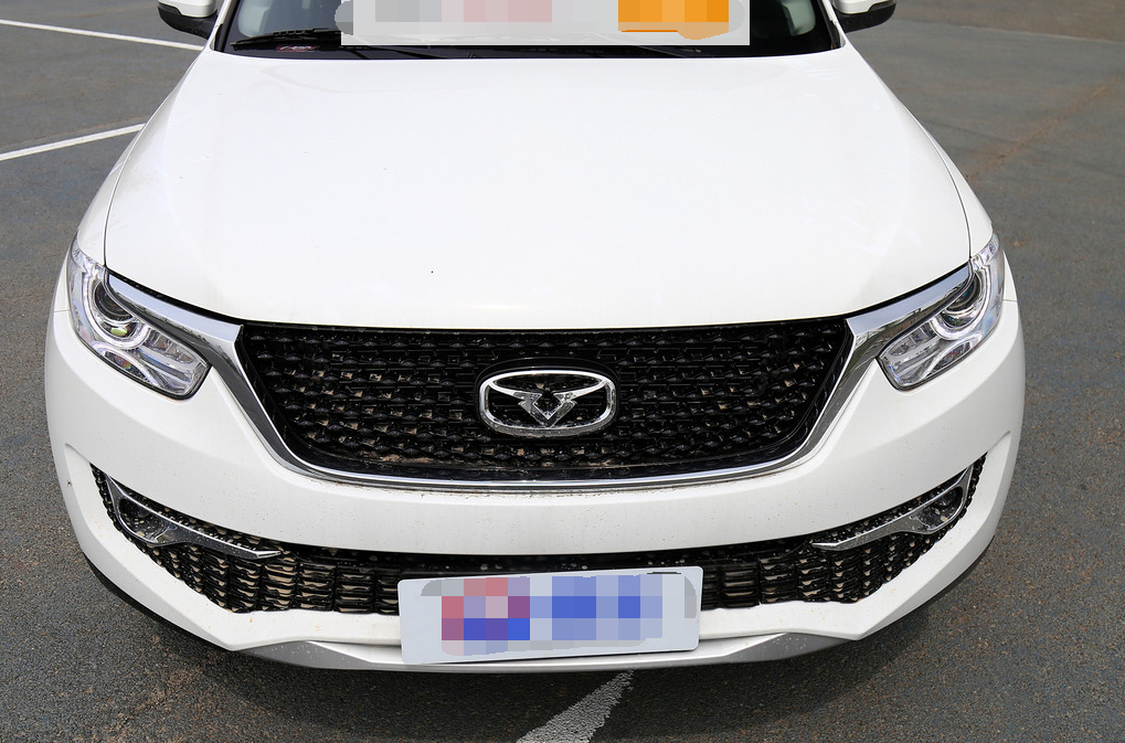 凯翼x3前脸的设计也非常时尚的大气.