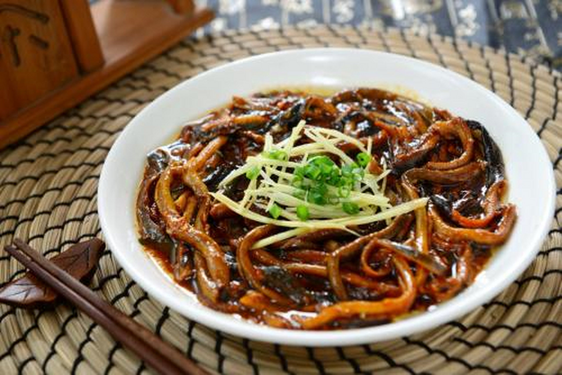 立冬创意美食#响油鳝糊是一道江南地区的汉族传统名菜,属于苏帮菜.