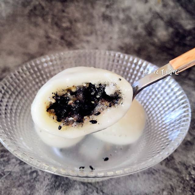 黑芝麻汤圆,香香糯糯,馅料特别好吃,手把手教你做