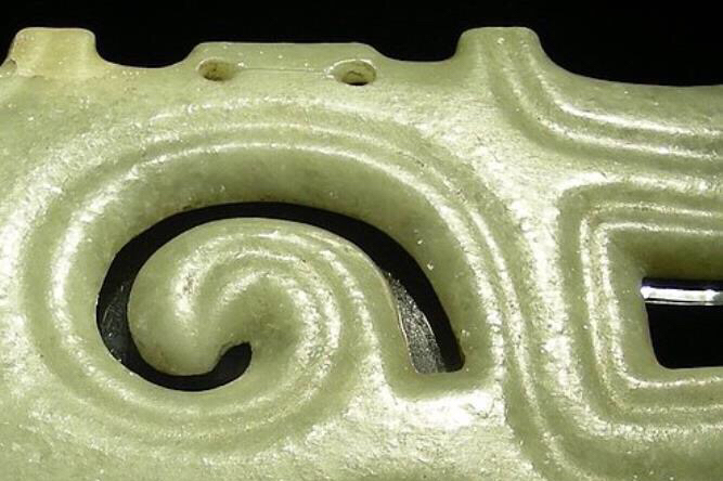 古代玉器"橘皮纹"的形成机理与鉴定特征