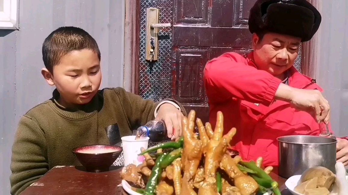 4个指头的鸡爪这样做太下酒,一个爪一杯酒,把儿子馋饿了