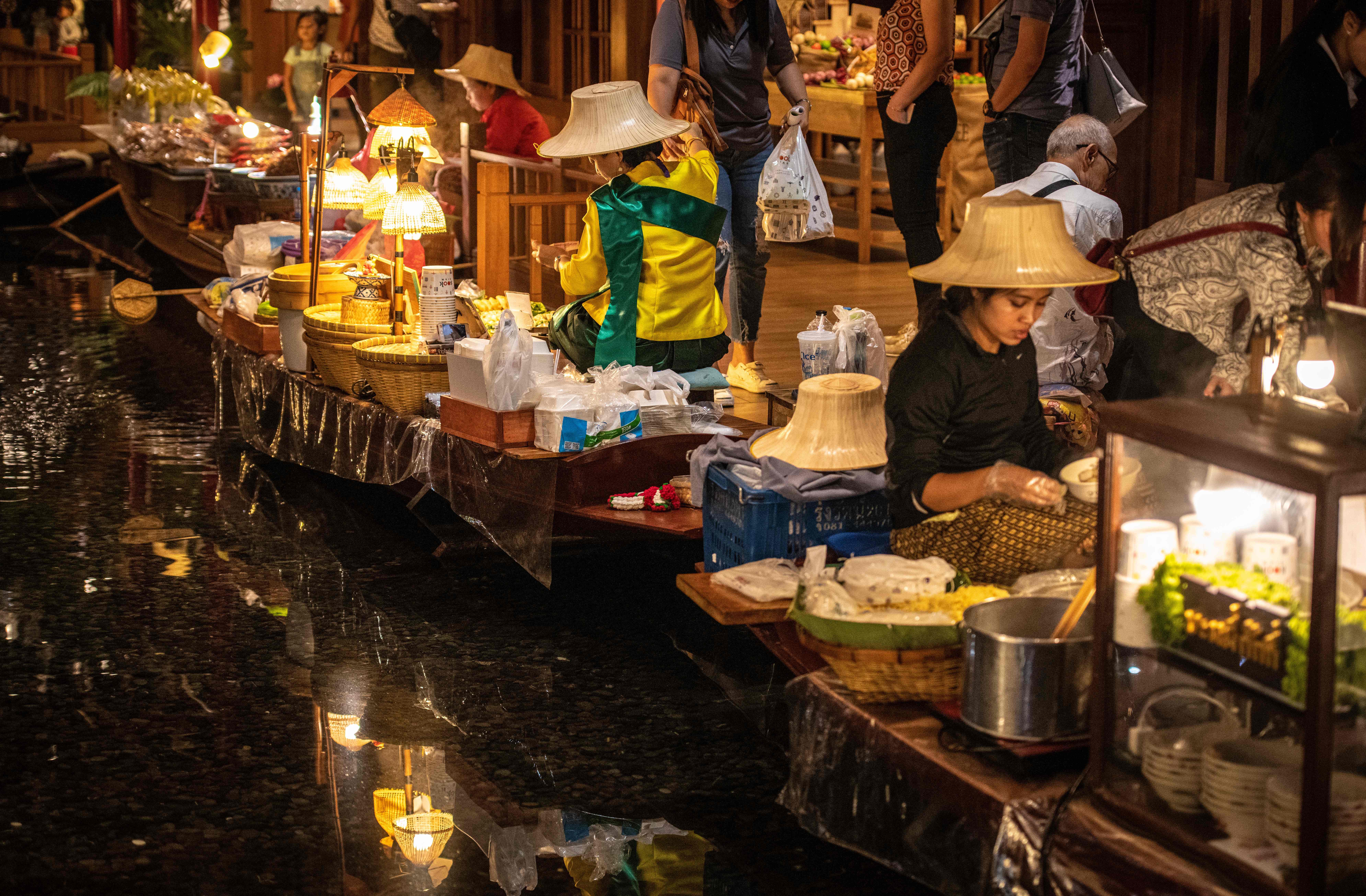 泰国曼谷:室内水上市场