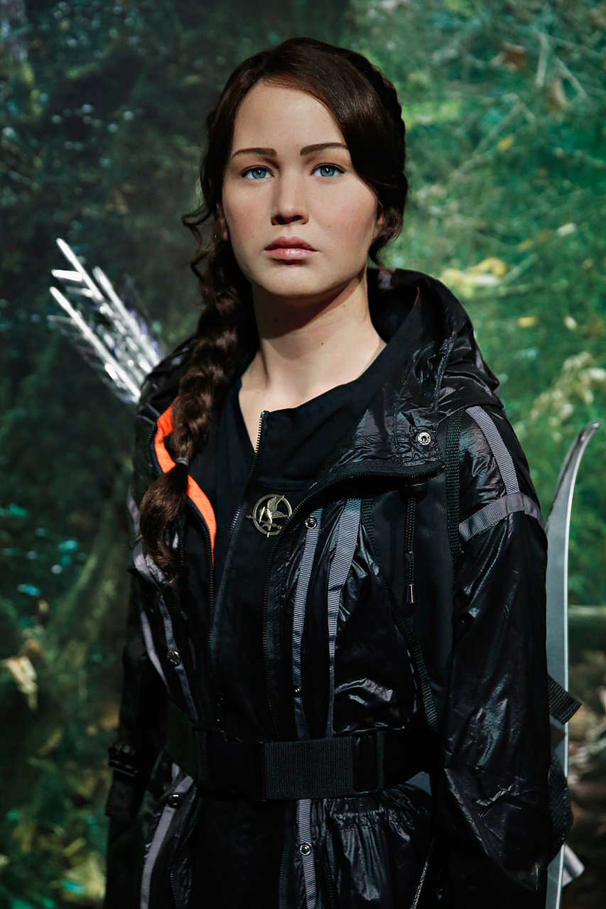 饥饿游戏女演员晒裸照反击勒索# 勇气! 为什么总是女性被私密照勒 ??