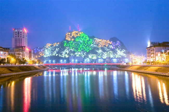 你知道灵山县的旅游风景和名优特产吗?来看看吧,这里太吸引人了