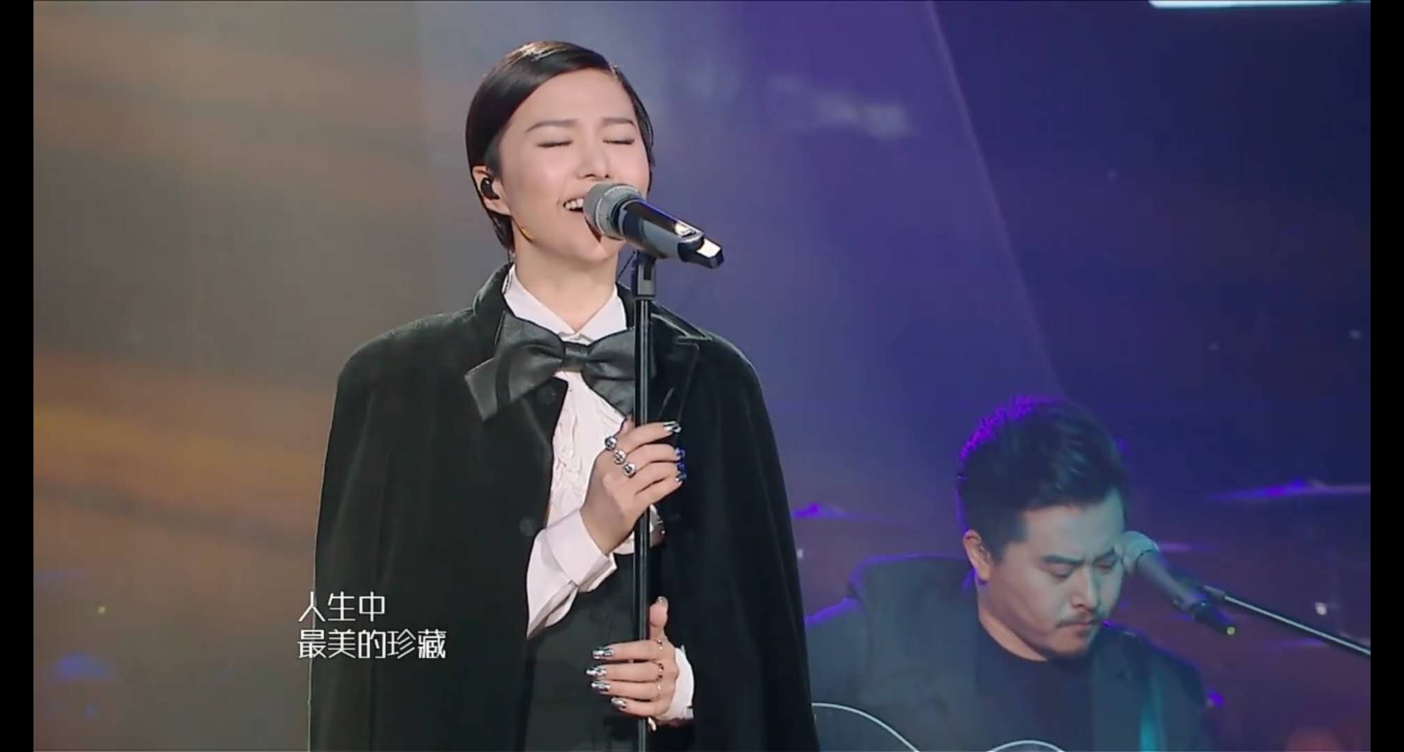 谭维维《往日时光》:穷得只剩下快乐,但回忆依旧是最美的珍藏