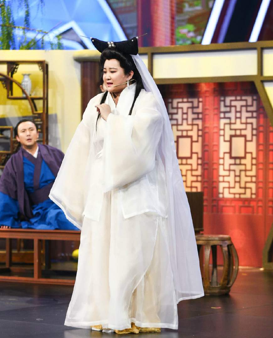 装扮成"白娘子"的6位女星,赵雅芝经典,谢娜及格,而她最甜美