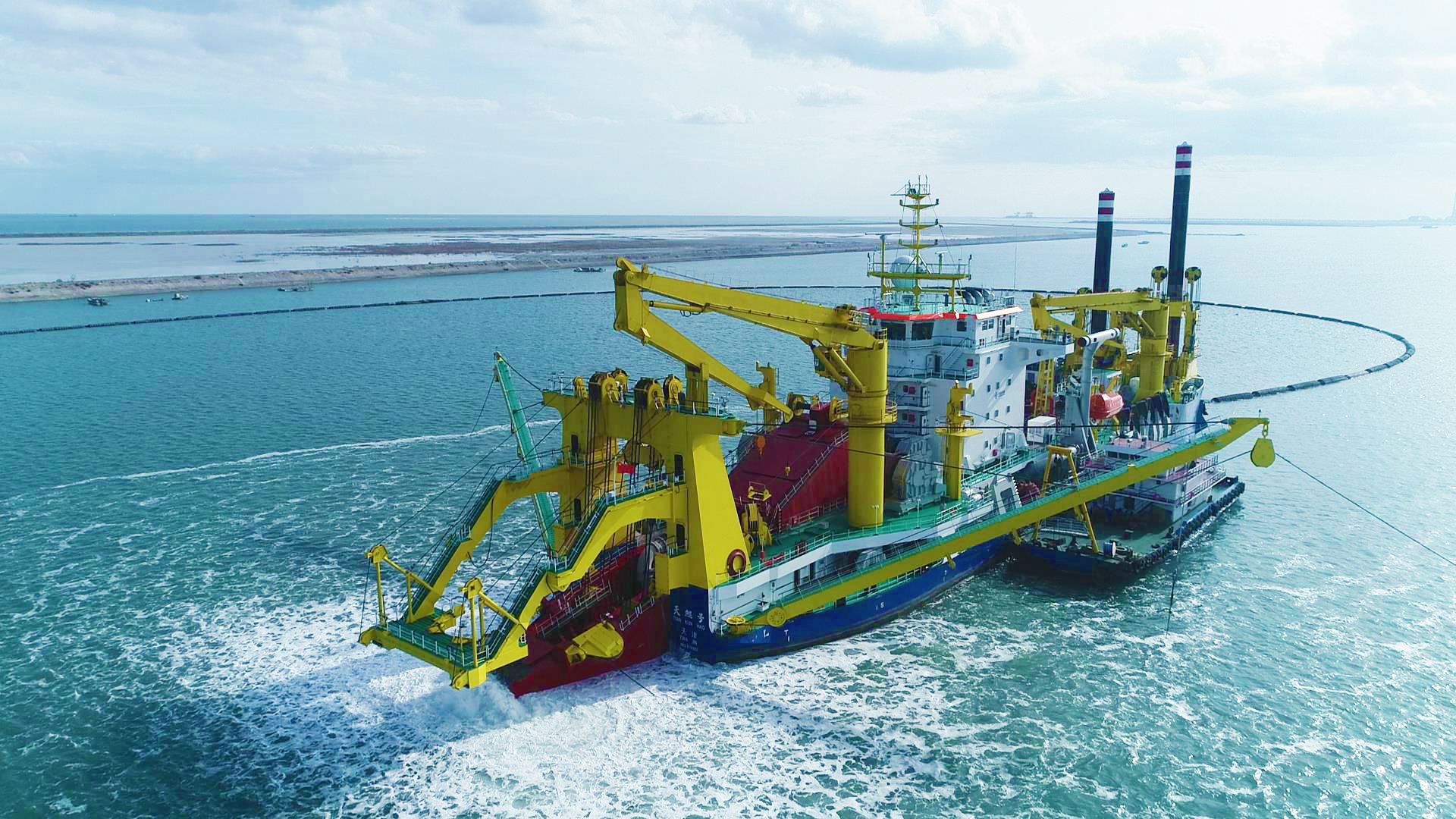 中国"挖泥船"成该国最爱,日本眼馋愿意高价购买,该不该卖?