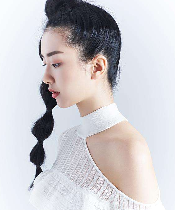 个性又迷人的气质美女许龄月,是个有故事的姑娘!