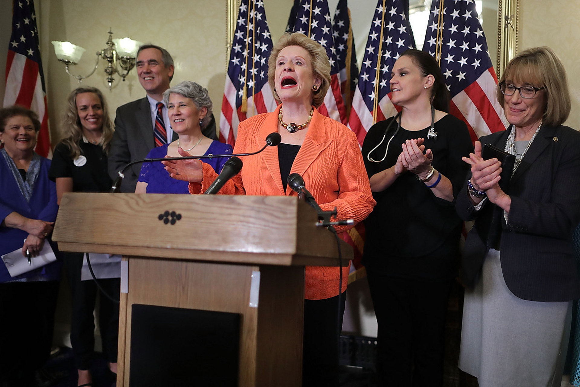 哈哈,美国副总统卡玛拉·哈里斯最近可真是遇到了个大写的尴尬啊!