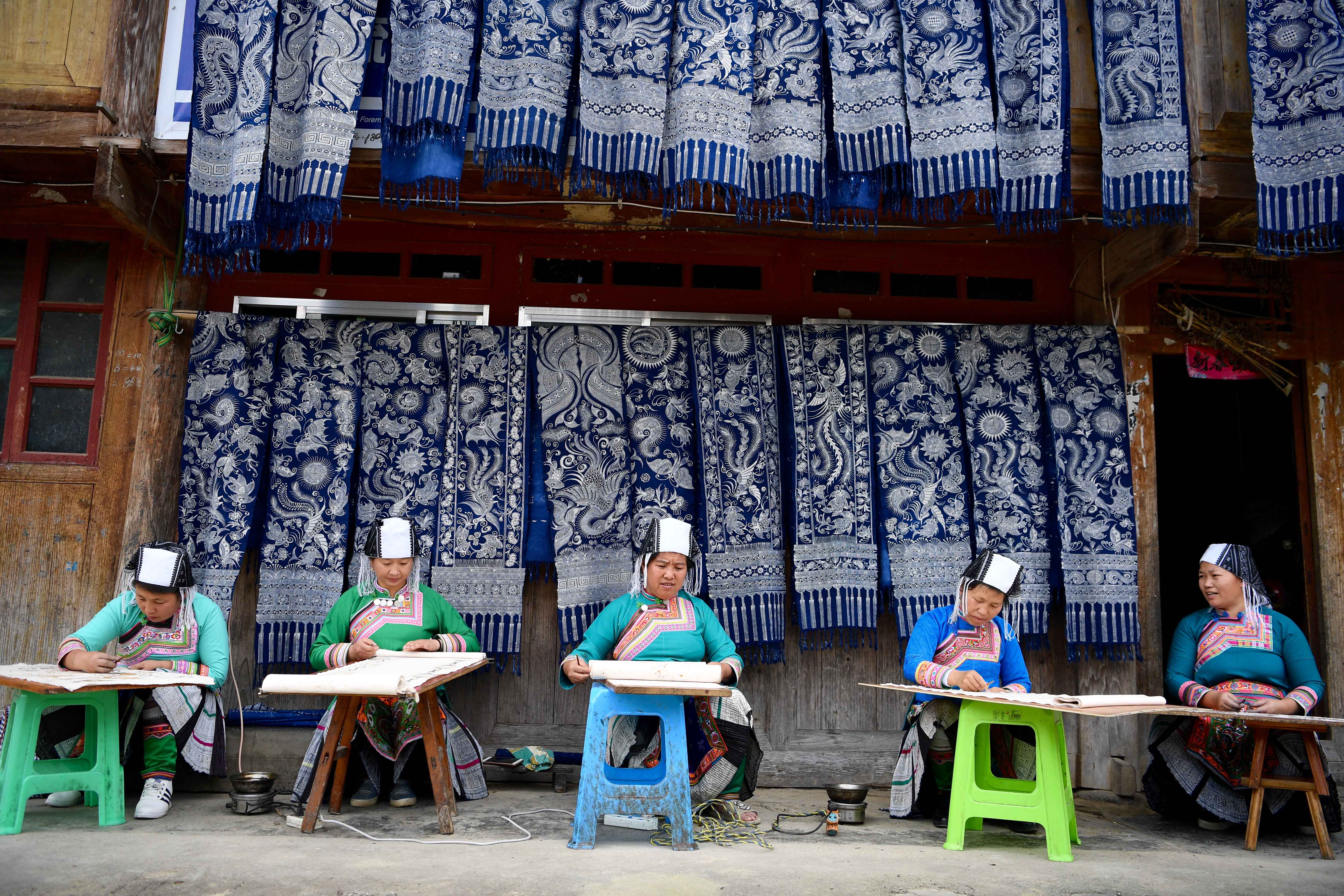 贵州榕江:苗寨蜡染助增收